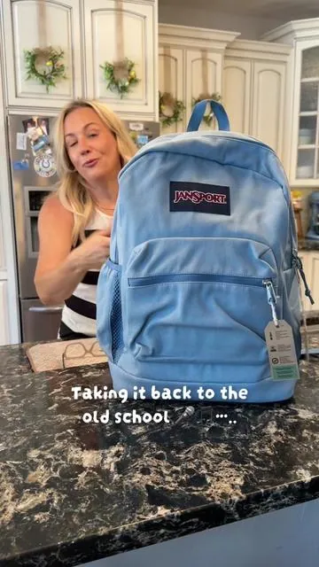 JanSpoet Backpacks are here!!! Perfect for elementary school, middle schoolers, high school, or travel. #backpack #backtoschoolshopping #schoolsupplies #retrostyle #schoolhacks 