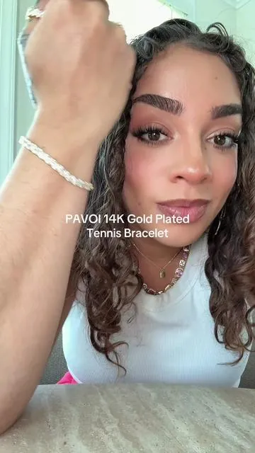 I love jewelry that looks luxury but survives everyday wear. This one checks both boxes. 💛 @PAVOI #tennisbracelet #braceletstack #affordablejewelry #dealsforyoudays #tiktokshopcreatorpicks 