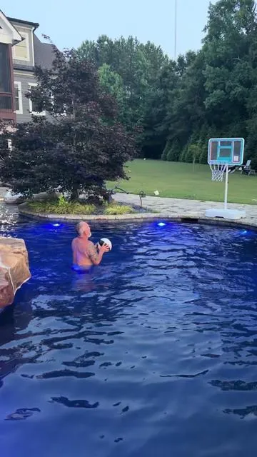 Turn your pool into the ultimate summer hangout with this LED pool basketball hoop! 🏀🌊 Perfect for day or night fun. @Cofiyard  #dealsforyoudays #summerwins #PoolBasketball #BackyardFun #TikTokShopfinds