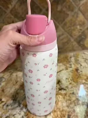 So cute and yes it’s stainless steel! #tumblers #floralprint #stainlesssteeltumbler #tumblercups #waterbottles 