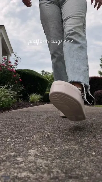 cocoa cream is my new favorite neutral 🤎🍦 #crocs #crocsdylanclog #crocsclog #platformclogs #womensplatformshoes 