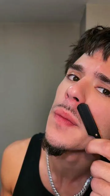 If only I knew this was going to happen before I bought it.. #straightrazor #barbershop #facialhair #forhim 
