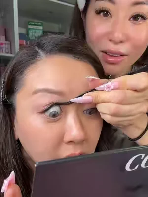 Lashes done in Seconds!!!! #cofierlashes #gluefreeeyelashes #nogluelashes #pregluedlashes #selfadhesivelashes 