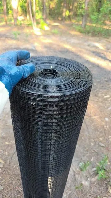 Rollo de alambre 48x100 #RolloAlambreNegroGalvanizado48x100AntioxidanteAltaResistencia  #AlambreNegro48x100ConRecubrimientoAnticorrosivoUsoIndustrial  #RolloMallaNegra48x100ProteccionAntioxidanteJardinConstruccion  #AlambreGalvanizadoNegro48x100HeavyDutyAntiRustFenceWire  #MallaAlambreNegro48x100DurableRecubrimientoAntioxidanteExterior 