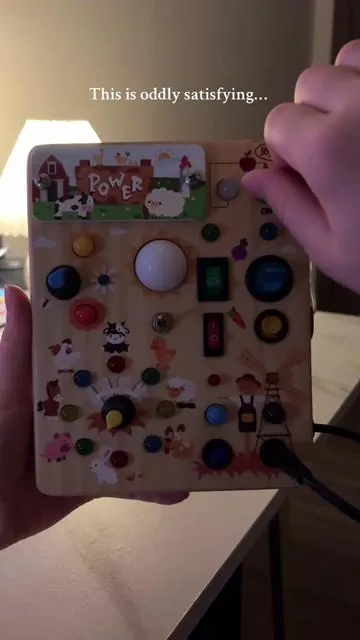 It’s even more fun in the dark.✨  #busyboard #momhacks #toddlertoys #toddlermusthaves #montessoritoys #carridetoys #fidgettoys  #oddlysatifying