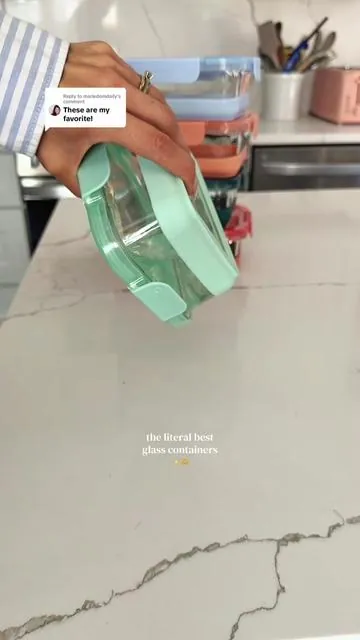 Replying to @mariedomdaily the best glass containers and they come with a silicone sleeve 👏👏 #glassfoodcontainer #glassfoodstorage #ello 