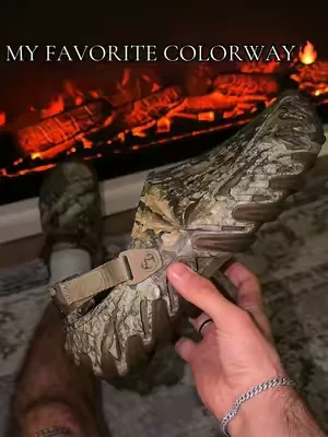 I honestly think this is the cleanest Crocs Echo RO colorway yet. 🌲🔥 The Realtree camo looks even better in person, and the comfort is unreal. Don’t forget to size down one full size for the best fit. Clip those coupons for extra savings, plus free shipping and free returns are available right now. Check them out for yourself—I’ll leave the link right down here.@Crocs #crocs #clogs #crocsechoro #comfortshoes #TikTokShopFinds 