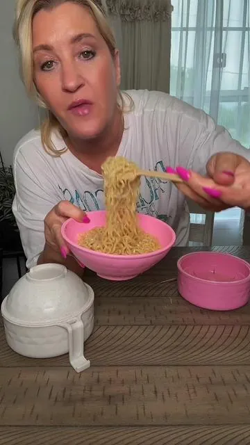 Lazy girl microwave Ramen bowls #ramennoodles #microwaverecipes  #kitchenfinds #dealsforyoudays  