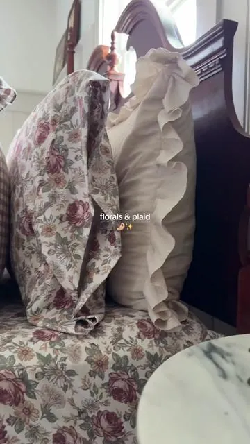 I styled the floral sheets on my bed this morning . I’m loving them with the plaid & stripes.  I’m obsessed🫶🏼✨🤌🏼. What do you think? #Bedding #cottagecoreaesthetic #floraldesign #bedroomdecor #grandmacore @Linens & Hutch 