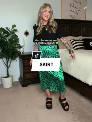 I’m 5’3” 135lbs wearing a small. Does perfect with space. #leopardprint #skirt #skirts #leopardprintskirt #dopaminedressing 