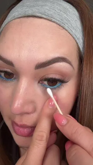 Este delineador sí aguanta el día.Es súper cremoso al aplicarlo, pigmenta desde la primera pasada y, una vez seca, dura muchísimo sin correrse#makeuptok #eyeliner #waterproofmakeup #dealsforyoudays #tiktokmademebuyit @Wonderskin 💋 