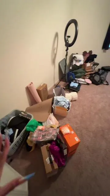 COME GET THESE DRESSERS PLEASE! 😭 