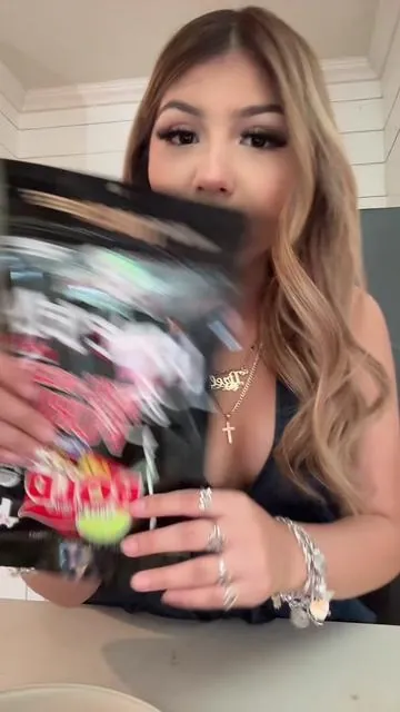 this pack has smmm in it omg 😩😩😩 #fypシ゚viral #takisfuego #carneseca #mukbang 