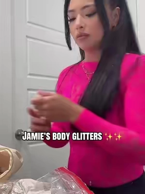 🤏🏻✨✨ #fyp #bodyglitter #prettyfacedjamie 