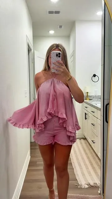 Absolutely a stunner ❤️ wearing a size small! #OOTD #outfit #womensfashion #affordablefashion #fashion 