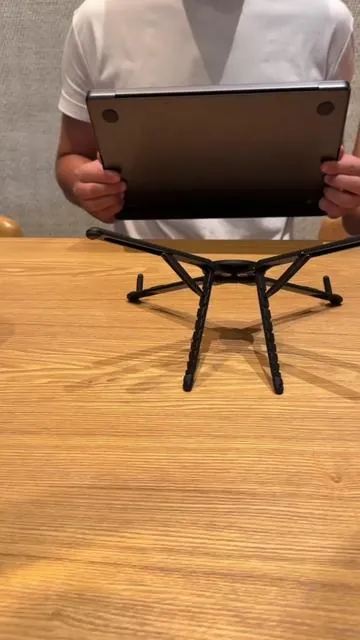 I seriously can’t believe this 3-in-1 aluminum stand is only about ten bucks. It feels premium, looks great, and it’s surprisingly sturdy. Stock is limited, so if you want one, I’d grab it while it’s still available.#laptopstand #3in1stand #mobileoffice #ipadsetup #tiktokmademebuyit 