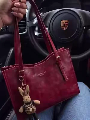 The product is in the cart, my dear friends. #womenbags #handbags #bags #womenbag #bag 