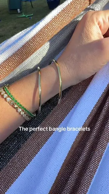 My new everyday bracelets from @PAVOI #summerwins #goldjewelry #banglebracelets 