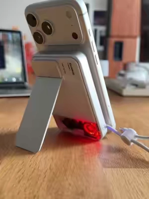 The coolest iphone charger I’ve seen so far#magsafecharger #powerbank #TechGadgets #iphoneaccesories #magsafe 