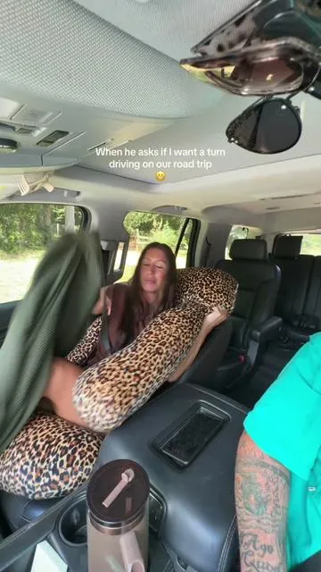 Passenger princess forever 👸🏻 #passengerprincess #passenger #roadtrip #carride #roadtrips @Chilling Home 