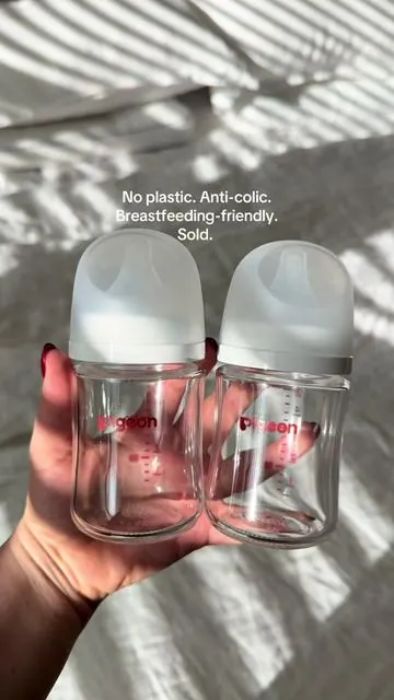 After trying different bottles, I love that these are made with premium borosilicate glass instead of plastic. The wide-neck design makes cleaning so much easier, the anti-colic vent helps reduce swallowed air, and the nipple is designed to support a natural latch, making the transition between breast and bottle feel smoother. If you’re building your baby registry or looking for a bottle for your little one, this one is definitely worth checking out. 🍼🤍
