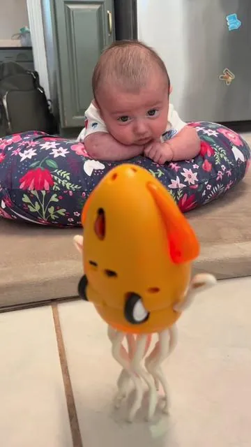 A tummy time toy your little one will actually enjoy💛🦑 #summerwins #dealsforyoudays #BabyMustHave #MomHack #babyboy 