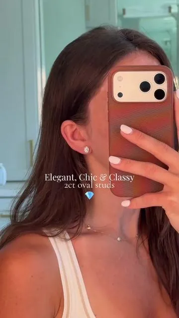 Polished, elegant & classy.. the most gorgeous 2ct studs💎 #diamondearrings #studearrings #ovaldiamond #classystyle #elegantstyle