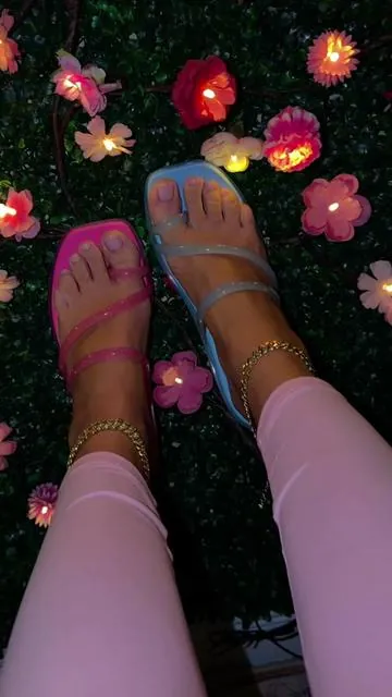 #dealsforyoudays #crocssuperbrandday #sandals #crocs #jellysandals 