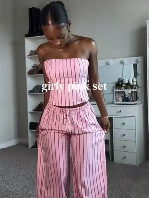 This set is so girly and cute! 🌸 (steam the pants ofcourse lol :) #twopieceset #stripedset #summeroutfits #SummerFit #pinkoutfit 