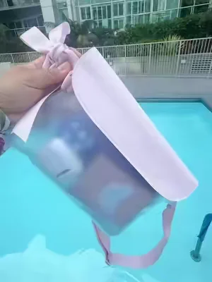 @Case-Mate phone belt bag is perfect for the beach or pool and the ballet pink version is the cutest! #casemate #waterproofphonebag #casematewaterproofpouch #beachessentials #dealsforyoudays 