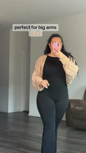Perfect for big arm girls in the summer. Also perfect for layering at your office job.  #casualoutfits #midsizefashion #curvyfashion #ootd #thickgirl 