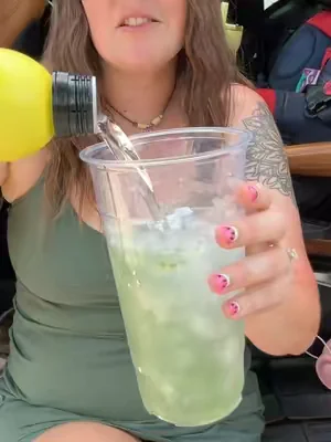 If you’re looking for a refreshing summer drink that actually tastes amazing, this loaded tea has been my go-to. 🍋🧊 It’s packed with bold flavor, perfect for hot days, and even makes a fun alcohol-free mocktail when you want something a little extra. Whether you’re craving an afternoon pick-me-up, a pool day drink, or an easy summer mocktail idea, this one is worth trying! ☀️✨ #LoadedTea #SummerDrink #RefreshingDrink #MocktailIdeas #DrinkTok