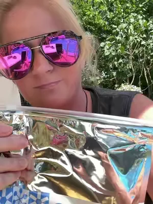 Ok this neck cooling tube is amazing.  I love that it comes with an insulated bag so I can take it with me too. #neckcoolingtube #summeressentials #coolingneckwrap 