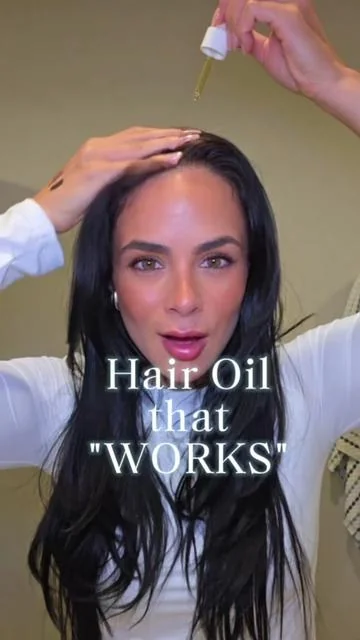 Este es el único producto para el cabello que realmente me a funcionada, es un 100/10, y lo seguiré comprando hasta que ya no lo agan mas. @La Piel del Cielo  ✅ Ayuda a fortalecer el cabello desde la raíz. ✅ Favorece un crecimiento más saludable. ✅ Ayuda a reducir la caída por quiebre. ✅ Estimula la circulación del cuero cabelludo. ✅ Aporta brillo y suavidad natural. ✅ Ayuda a controlar el exceso de grasa. ✅ Contribuye a un cuero cabelludo más saludable. ✅ Ayuda a disminuir la resequedad y la descamación. ✅ Reduce el frizz y mejora la manejabilidad. ✅ Ideal para todo tipo de cabello. #microinfluencer #cubanosporelmundo #hairoil #hairgrowth #hairtok 