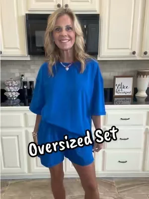 I’m in a small in this cute oversized set from @SCUSTY. I’m 5’5” and 115 lbs. #dealsforyoudays #casualoutfits #set #OOTD #matchingset 
