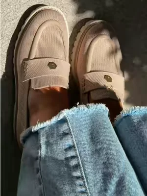 We're bringing loafers back again and honestly... I'm not mad about it 🤎  These Vivaia chunky platform loafers are the perfect mix of classic and modern. Comfortable enough for all-day wear, but still give that elevated look that makes even jeans and a tee feel put together. #vivaia #vivaiashoes #loafers #loafersshoes #fallfashiontrends 