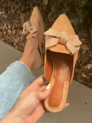I’m always in my pointed toe era 😮‍💨 These Coutgo mules with the bow detail are the kind of shoes that instantly make an outfit look more polished. Comfortable enough for everyday wear, but still give that elevated look I love. Perfect with jeans, trousers, dresses—you name it.  If you're looking for pointed toe mules, bow mules, women's mules, or chic flats that look expensive without the price tag, these are such a good find ✨ #muleshoes #mules #sliponshoes #coutgo #fallshoes 