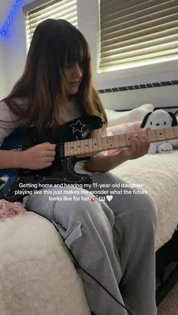 Picked up this guitar a few weeks ago and seeing how fast she’s improving reminds me of when she first started playing piano a few years back. Proud dad moment for sure😊🙏🏻 #guitar #piano #wavetoearth #prouddad #fyp @wave to earth 