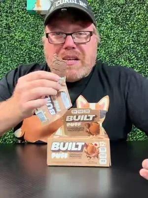 The Built Puff Protein Bar – Chocolate Milkshake Flavor is the protein snack that actually tastes like dessert! 🍫💪 With a light, fluffy marshmallow center wrapped in rich chocolate, it’s packed with protein to help satisfy cravings without the sugar overload. Perfect for post-workout recovery, a high-protein snack at work, or a guilt-free sweet treat any time of day. If you’re looking for a protein bar that doesn’t taste chalky, this one is a game changer. Soft, delicious, filling, and easy to take anywhere—it’s no surprise Built Puff bars have become a favorite among fitness enthusiasts and anyone trying to increase their daily protein intake. ✨ High protein ✨ Chocolate milkshake flavor ✨ Marshmallow-style center ✨ Great post-workout snack ✨ Perfect for meal prep and on-the-go nutrition #BuiltPuff #BuiltBar #ProteinBar #ChocolateMilkshake #HighProtein 