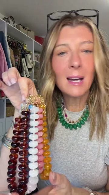 So many color options to pick from….i might have to grab more 🤫🤷🏼‍♀️ #DFYD #summervibes #beadednecklace #chunkybeadednecklace 