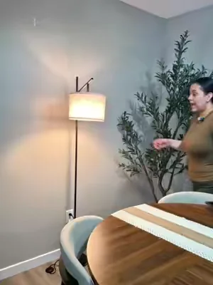 ​Detalles que hacen la diferencia 🥰 #floorlamp #livingroomdecor #homedecor #edishine #fyp 