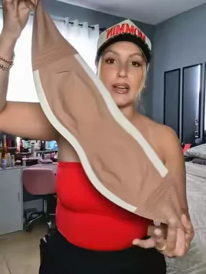The strapless bra struggle might finally be over. 🙌🏼 @OEAK-Bras  #tiktokshopcreatorpicks #dealsforyoudays #straplessbra #SummerFashion #wardrobeessentials 