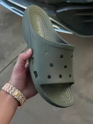 These are going to go so quick😭😭🔥 @Crocs #dealsforyoudays #tiktokshopcreatorpicks #summerwins #crocs 