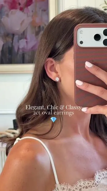 Polished, elegant & classy.. the most gorgeous 2ct studs💎 #diamondearrings #studearrings #ovaldiamond #classystyle #elegantstyle