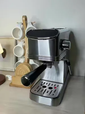 ☕ Convierte tu cocina en una cafetería. Espresso intenso, espuma cremosa y un diseño elegante que combina con cualquier espacio. 🤎✨ 