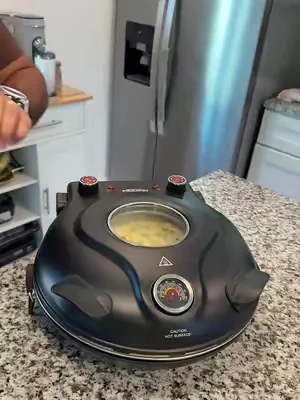 Horno para pizza Granitestone Piezano XL de 14 pulgadas con piedra para hornear que alcanza hasta 800 °F para lograr una base crujiente y cocinar pizzas en pocos minutos. Ideal para preparar pizzas caseras, calentar recetas artesanales y disfrutar resultados tipo horno de ladrillo desde la comodidad de tu cocina. #HornoParaPizza #PizzaCasera #Granitestone #dealsforyoudays #tiktokshopcreatorpicks @Granitestone 