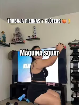 Trabaja piernas y glúteos máquina squat #homeworkout #squat #dealsforyoudays #summerwins #women 