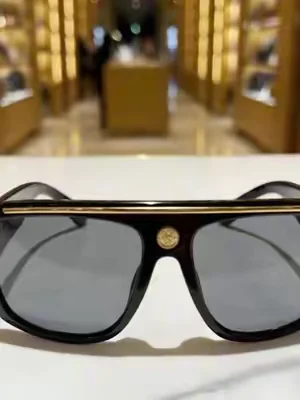 I love a pair that works for him or her. #hisandherstyle #genderneutralfashion #coupleshades #unisexaccessoryfind #shared 