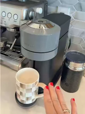 Replying to @Amy | InTheSpiritOfThings 💫 such a good bundle 🤏🏼🤏🏼🤏🏼🤏🏼 #nespressovertuo #nespressomachine #nespresso #coffeemachine 