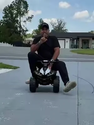 Cuatrimoto eléctrica para niños 6V/12V con luces LED, avance y reversa, ruedas resistentes y música integrada. Ideal para niños de 3 años en adelante que buscan un ride on ATV seguro, divertido y fácil de manejar. #CuatrimotoElectrica #ATVParaNiños #CarroElectricoInfantil #dealsforyoudays #tiktokshopcreatorpicks @Aosom LLC 
